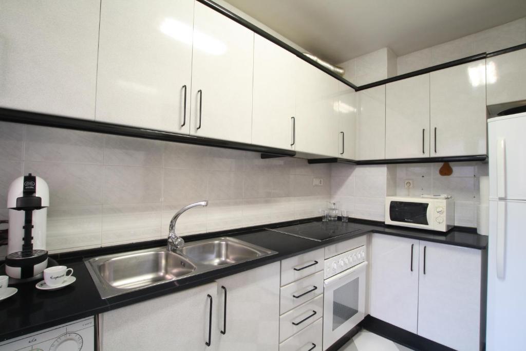 Good-Apartments Барселона Екстериор снимка